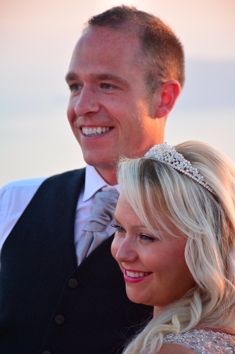 LinziMartin2's tweet photo. One year ago today I married my best friend. Happy 1st Anniversary David 💋🍾@Dbarr29 https://t.co/wpI9mCxvvl