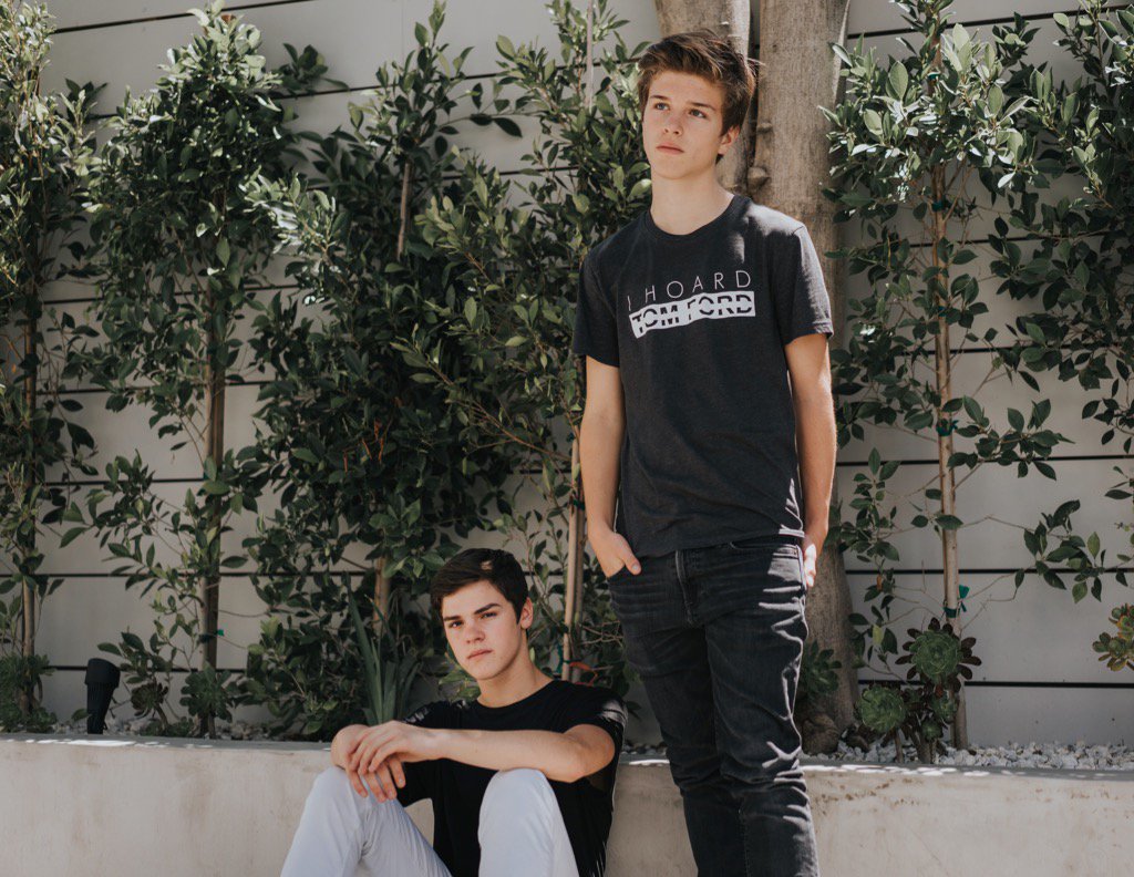 ajmitchell's tweet photo. Photographer said to be serious https://t.co/P4PUeqLagN