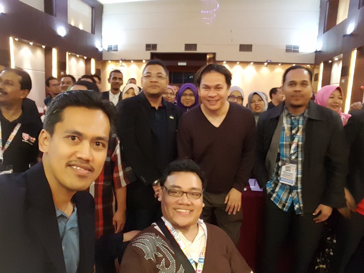 mrais79's tweet photo. Di Konvensyen Pentadbir ICT 2016 (kpict16), Dato Norman yang begitu sporting. Pengisian yang mantap. https://t.co/1CdYfDojMh