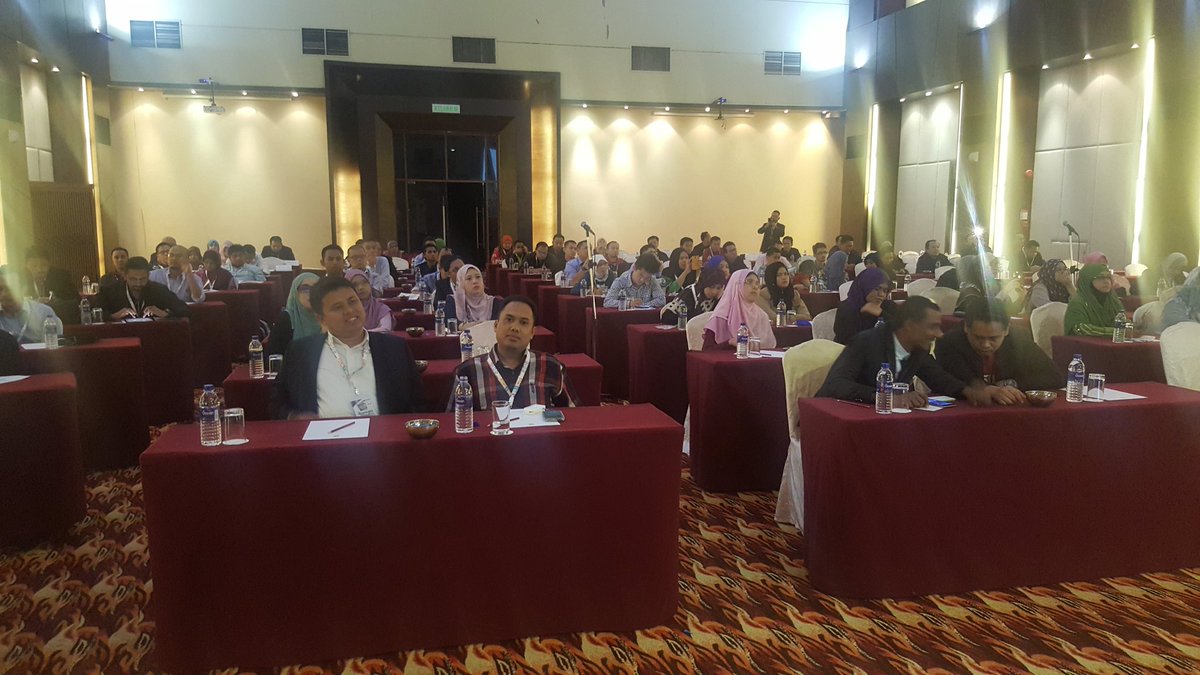 mrais79's tweet photo. Di Konvensyen Pentadbir ICT 2016 (kpict16), Dato Norman yang begitu sporting. Pengisian yang mantap. https://t.co/1CdYfDojMh