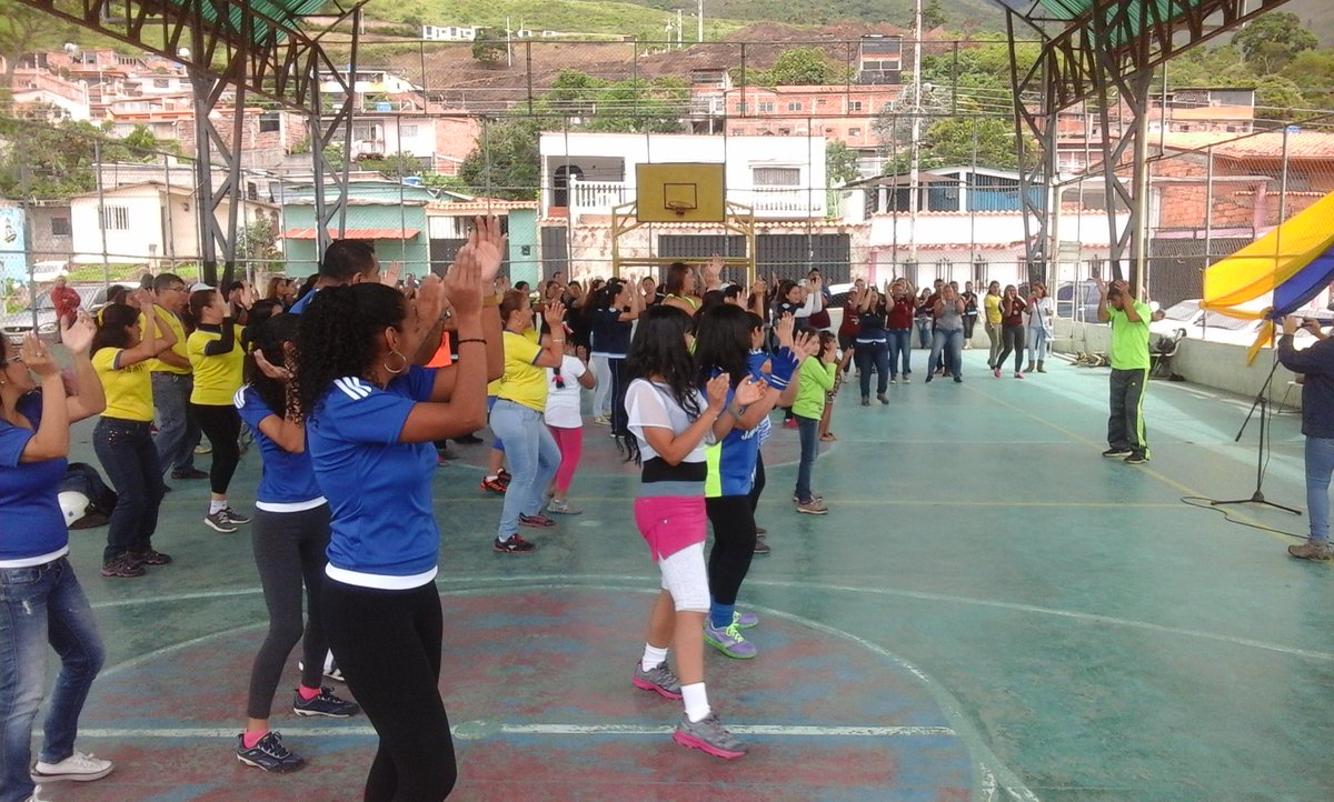 Inauguración de los V Juegos de funcionarios del .@MPPEDUCACION En Municipio Guásimos .<a href="/NicolasMaduro/">Nicolás Maduro</a> .<a href="/mprato594/">Mirian Yaneth Prato</a>