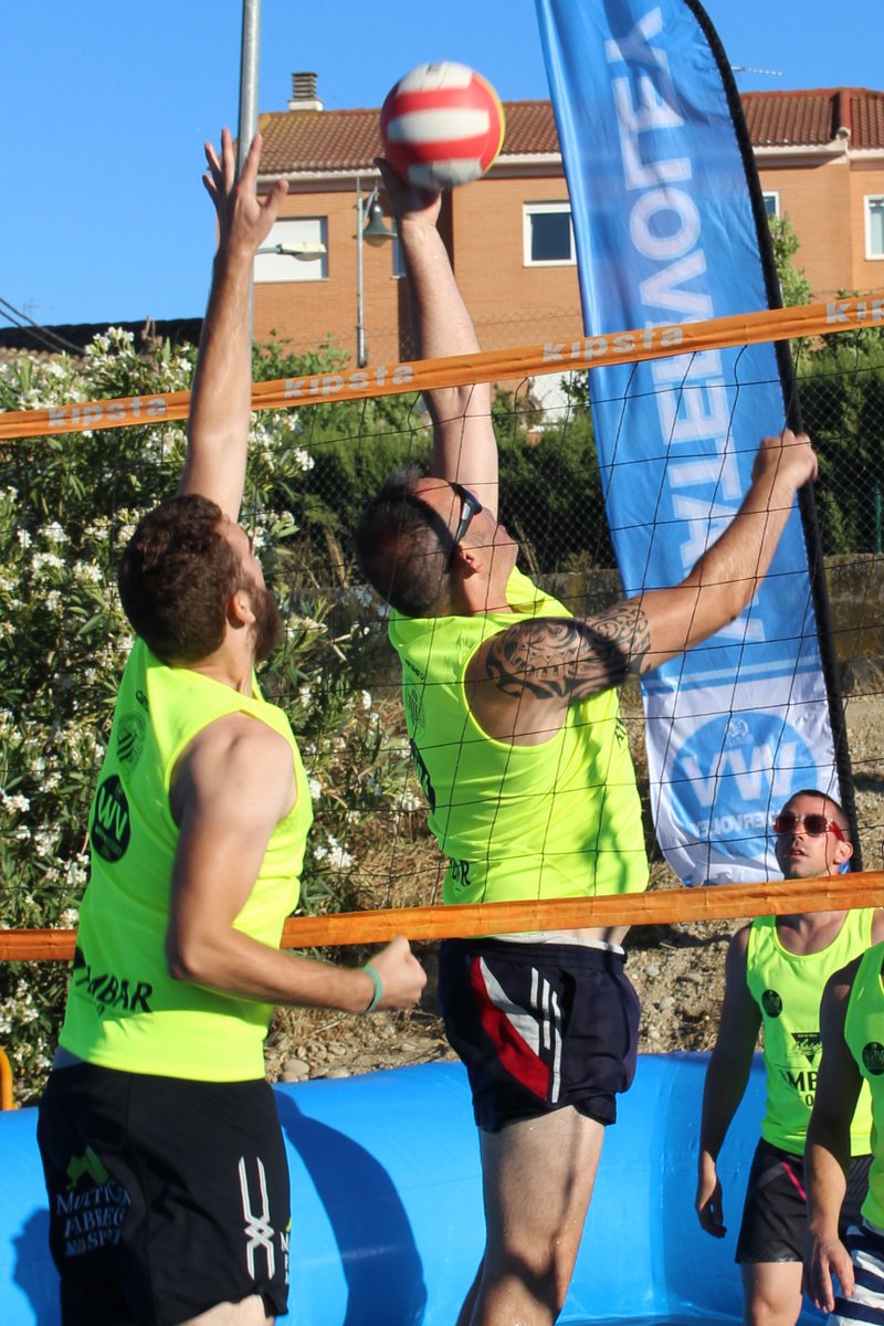 MultiVoley's tweet photo. Ya disponibles las mejores fotos del II Open @watervoley de @SanMateodeG. #MultiVoley2016 https://t.co/OVoaFk23mN https://t.co/spHxh284N9