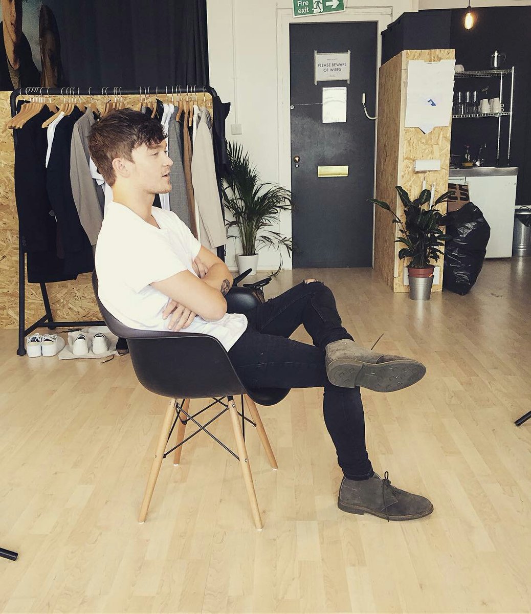 TheVampsMexico's tweet photo. Connor durante una entrevista para la revista
#stylebham #issue50 || (26/Julio) https://t.co/H7GPASSFEl