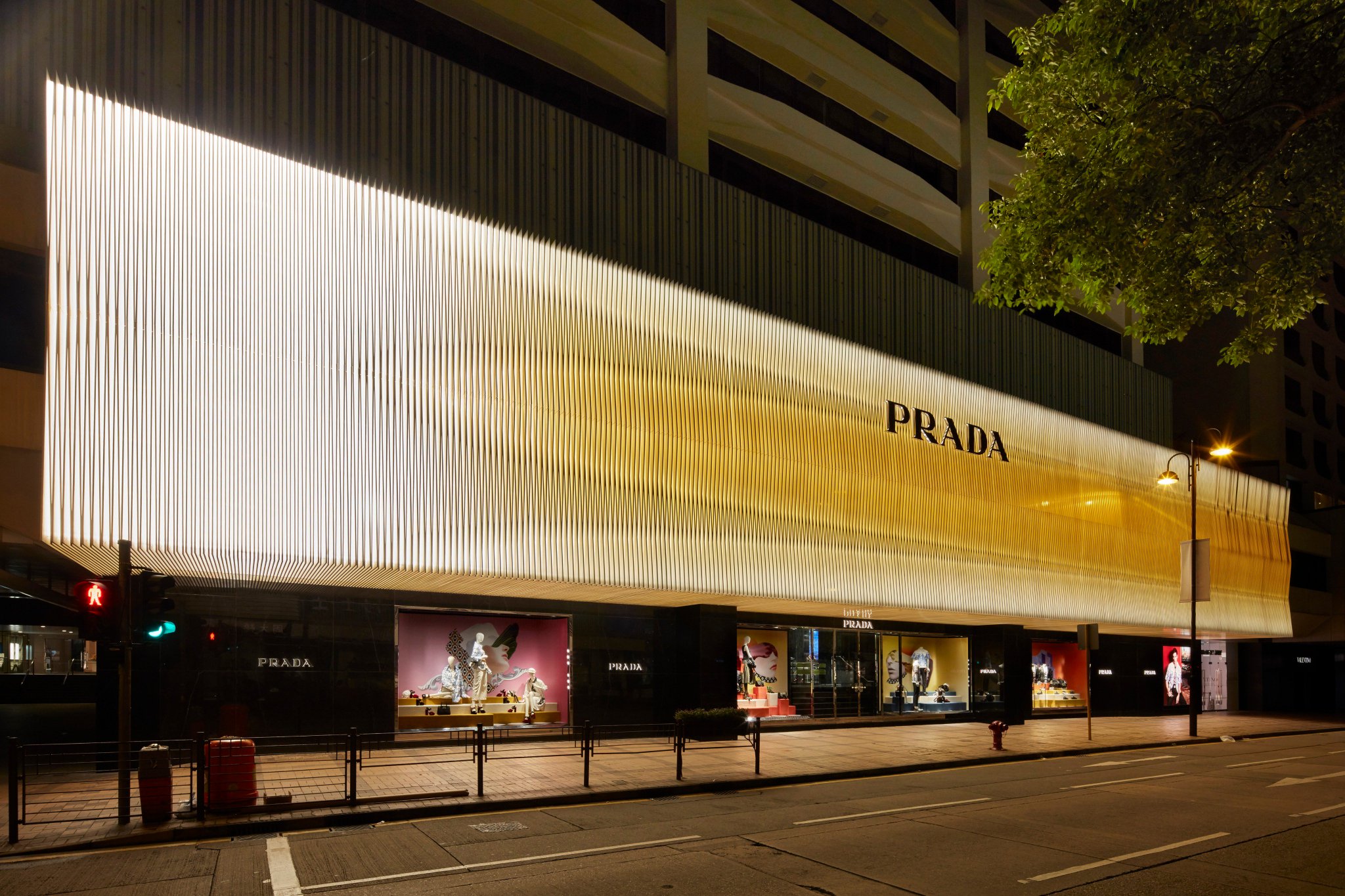 PRADA 店舗外観 アートフレーム Prada shop Front with Silver Background - Wall Art - White