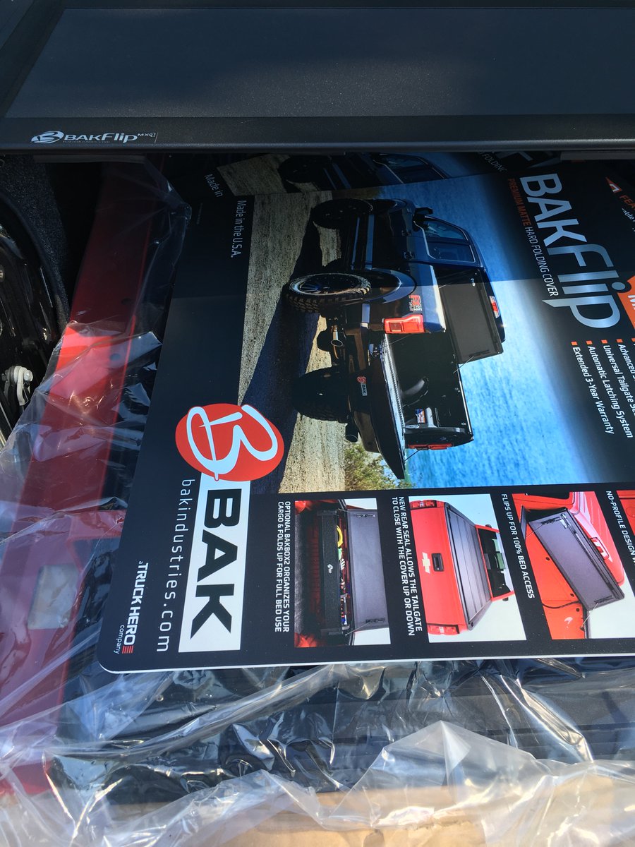 UnitedSalesAssc's tweet photo. @BAKIndustries #MX4 Floor Displays protected from #TheElements by an MX4 #Tonneau #Cover. @truck_hero https://t.co/cnytxc2uYM