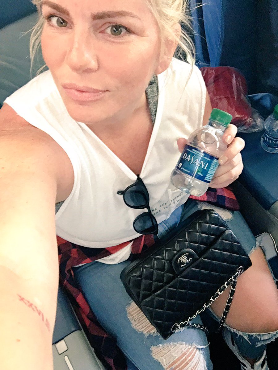 TheKatieduke's tweet photo. @Delta - THX for ALWAYS taking care of loyal medallion members❤️ Complimentary first class upgrade #TheBestsnacks https://t.co/TI4Ioigfkb