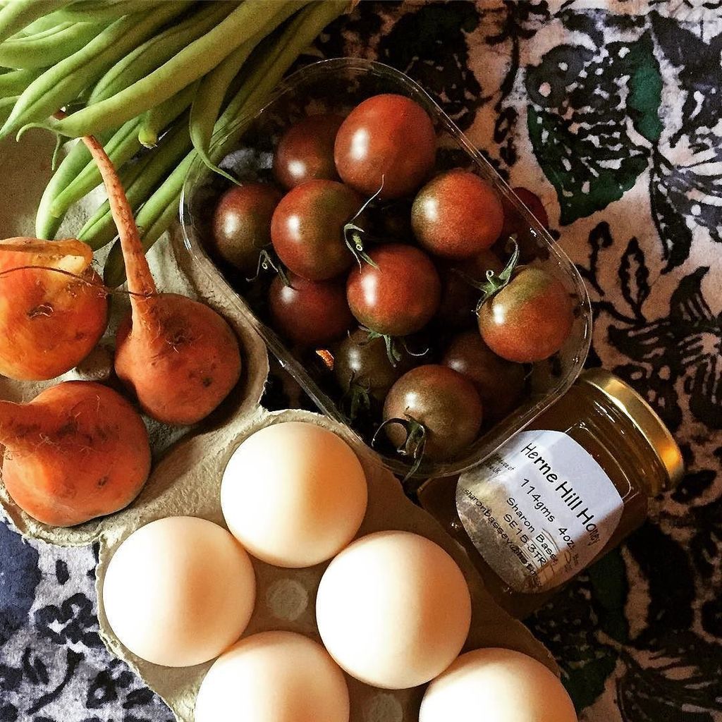 "Black Cherry" cherry tomatoes are in some of our Brockmans veg boxes this week. Huge duck… ift.tt/2aupYat