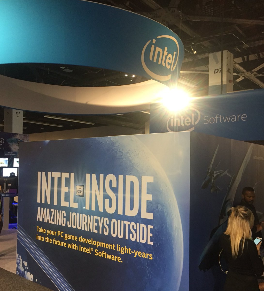 IntelGaming's tweet image. Come check out the latest technology from @intel at #SIGGRAPH2016 #intelgamedev