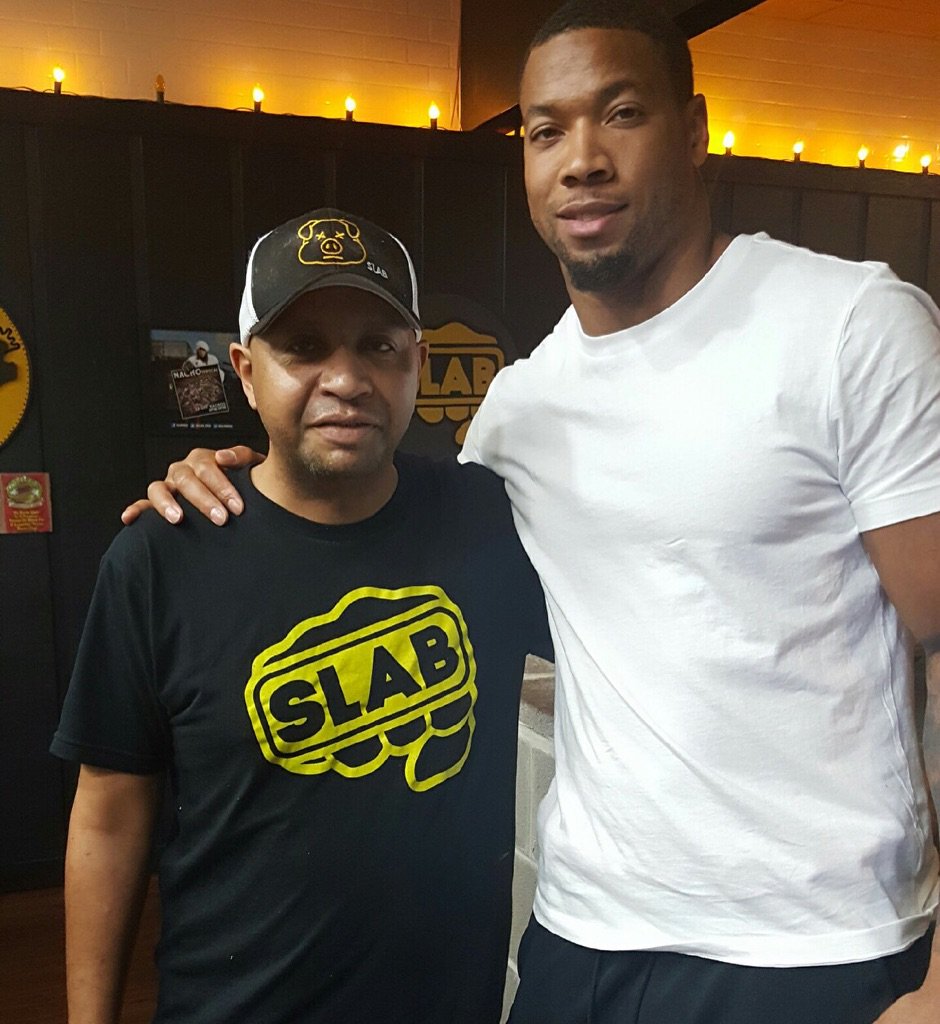 slab_bbq's tweet photo. Shot out to @keenanrobinson for stopping for dinner!! #NYGiants #OutSideLB #NFL #SLABBBQ #DOPEBBQ https://t.co/nek2GXBFxB