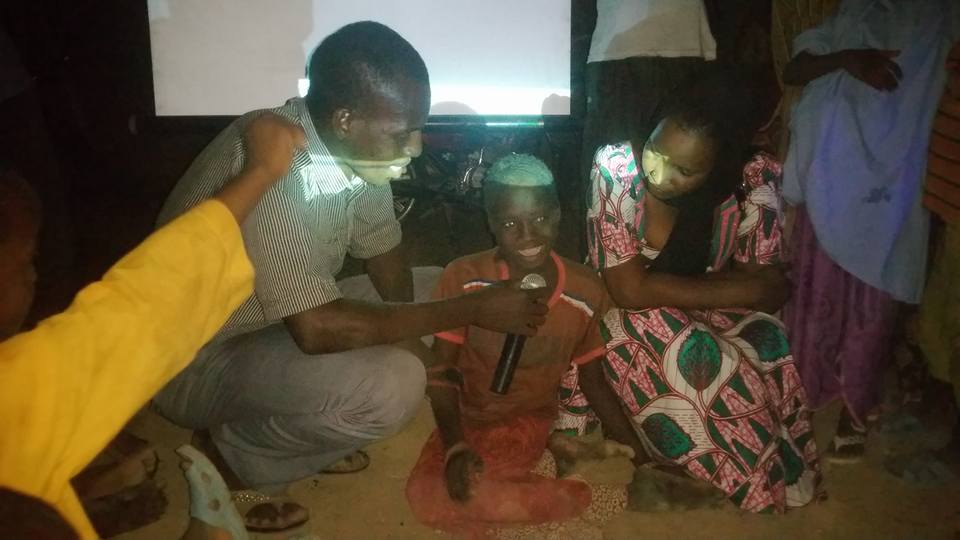 PeaceDEVII's tweet photo. Nous travaillons à Agadez avec notre cinéma mobile pour renforcer nos communautés et préconiser la paix #PDEVII https://t.co/8vL4aH2NtJ