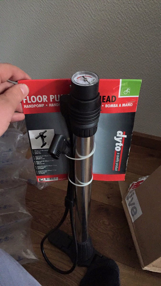 LarsKaim's tweet image. Bol.com wat ben ik blij met mij fietspomp alleen ik mis een belangrijk onderdeel komt dat nog?