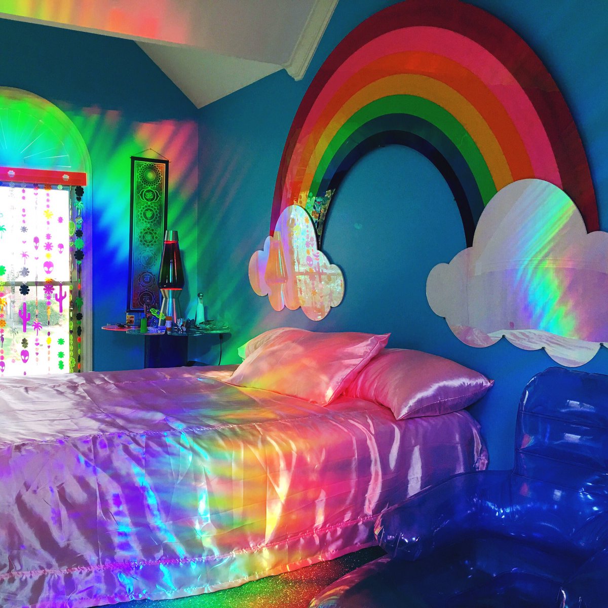psychicbebe's tweet photo. jus wanna lay in these silk sheets all day https://t.co/faX168zd86