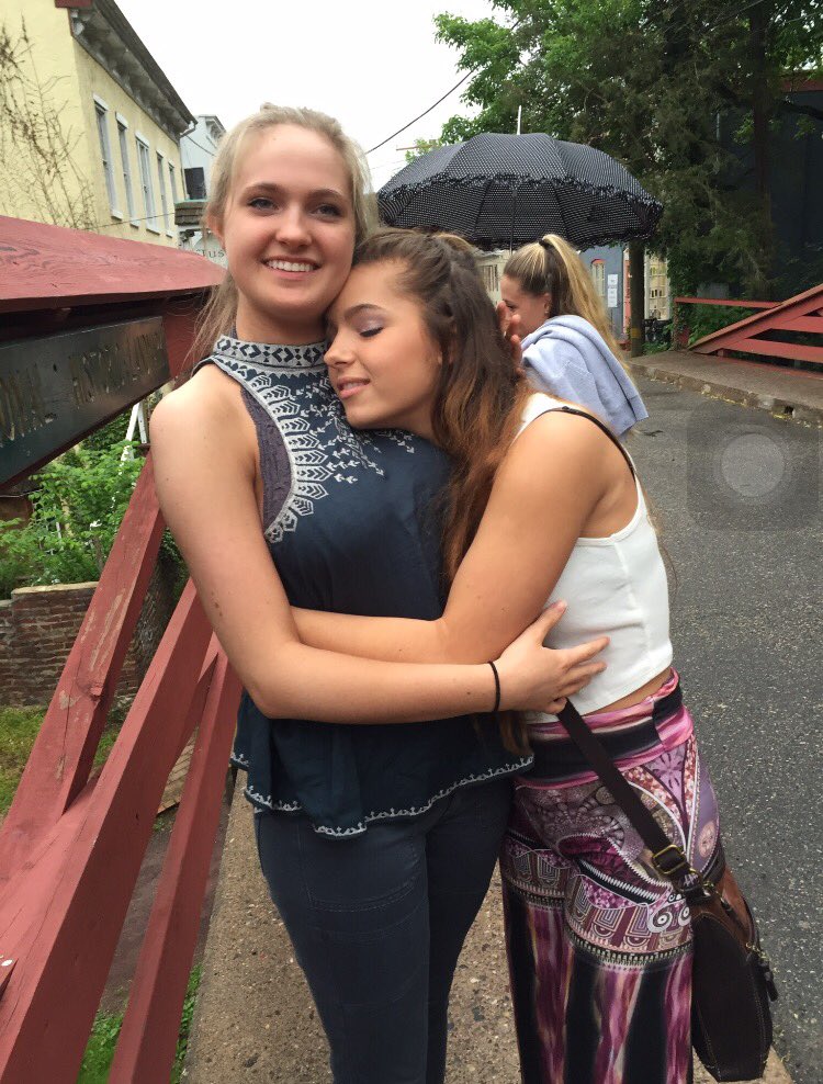 elisseofcake's tweet photo. happy birthday kell i love you so much #letsgetadrink #deycoming https://t.co/1HgigGCIq6