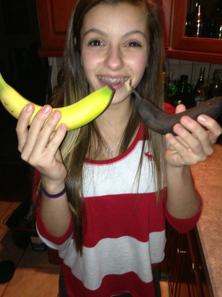 elisseofcake's tweet photo. happy birthday kell i love you so much #letsgetadrink #deycoming https://t.co/1HgigGCIq6