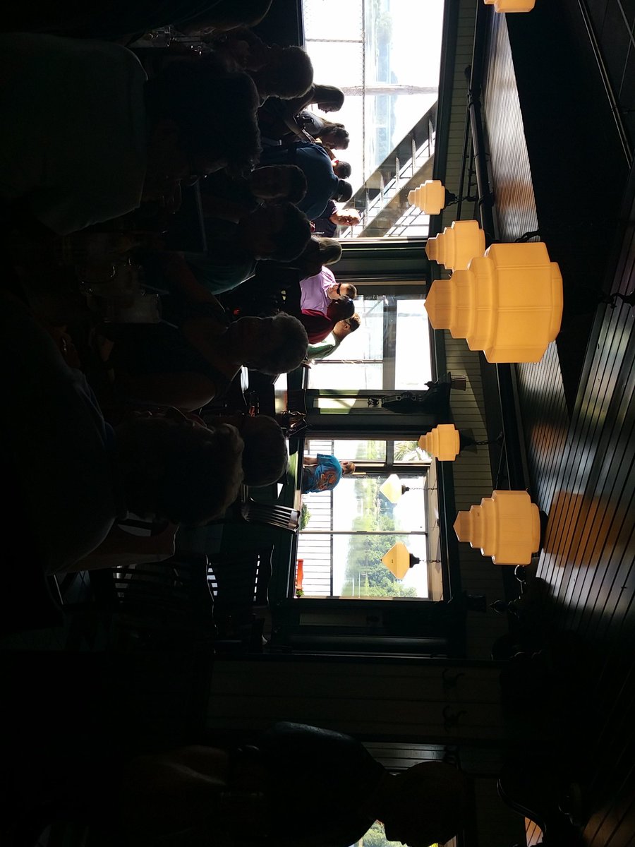 NikkiKnack03's tweet photo. @DukesBarGrille Oh look at all the tables. #empty #terribleservice https://t.co/u2AZLX5N3r