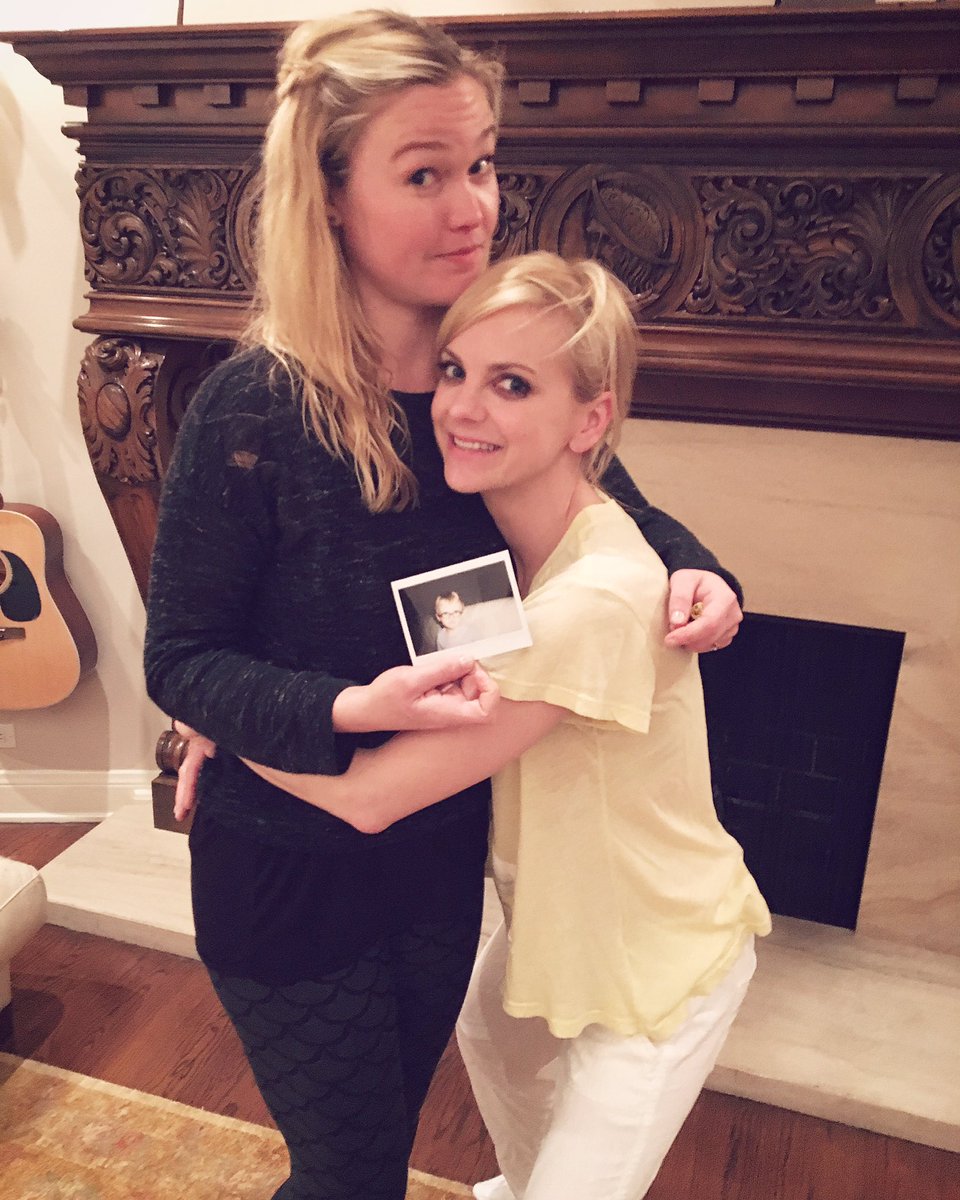 Anna Faris is Unqualified tweet media