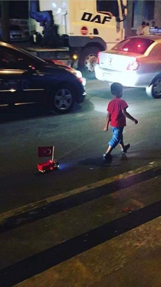 ibrahim_Gunes_'s tweet photo. Hangi çılgın bize zincir vuracakmış arkadaş bizde bu 7'den 70'e vatan sevgisi bu iman varken ??

#MilletinEvlatları https://t.co/eQHIq8Byt3