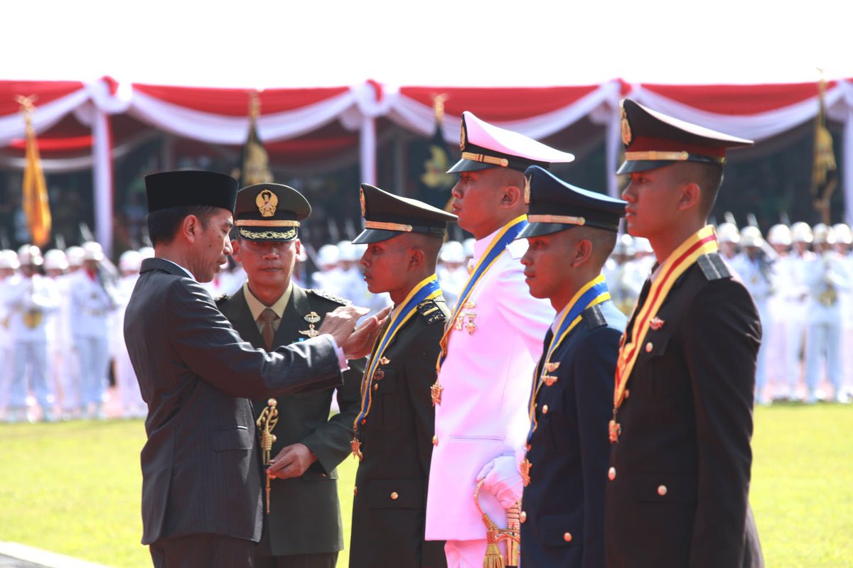 Presiden RI Lantik 720 Perwira Remaja TNI-Polri di Magelang