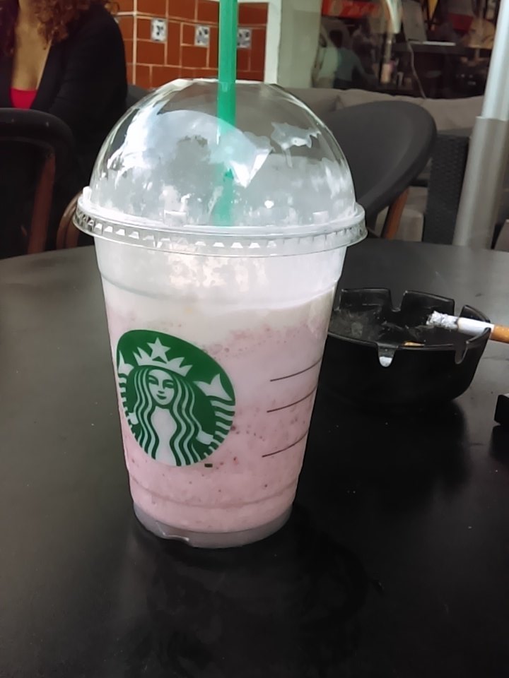 igalyofficial's tweet photo. Disfrutando un delicioso #FresaCream de @Starbucks #Masaryc https://t.co/TUqXv7oOqH
