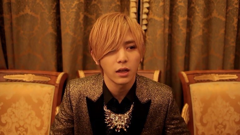 tenjump1010's tweet photo. DEAR.

今日の君は 明日の君は

笑っていますか? 泣いていますか?

僕の声 そこに届いてますか?

もう今日の僕も 明日の僕も

〝君しか〟胸の真ん中にいない

以上。山田涼介でした！ https://t.co/VBjUQNO5sX