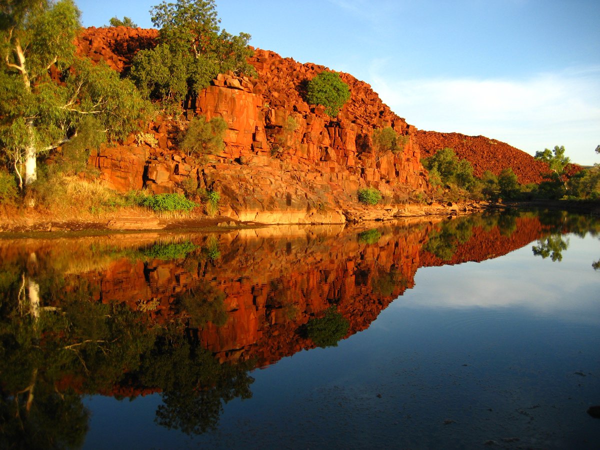 TPCMach's tweet image. Just stunning. RT @PilbaraNews: Narrina Creek by Mark Lee is our #Pilbara Picture this week.