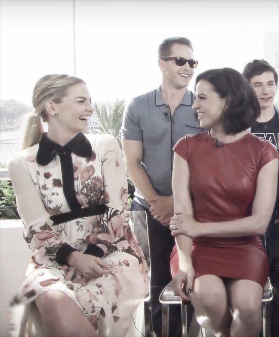Isabelle_JRAS's tweet photo. OH GOD
IM NOT OKAY 😍😭
#morrilla #swanqueen https://t.co/7KlQjcAywv