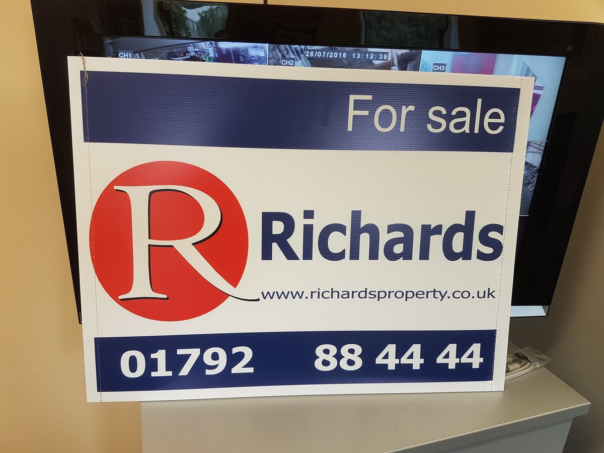 colourhouseltd's tweet photo. Estate agent boards manufactored at decent prices#estateagentboards #signsinwales #tboards #estateagents https://t.co/uURnTbpIeD