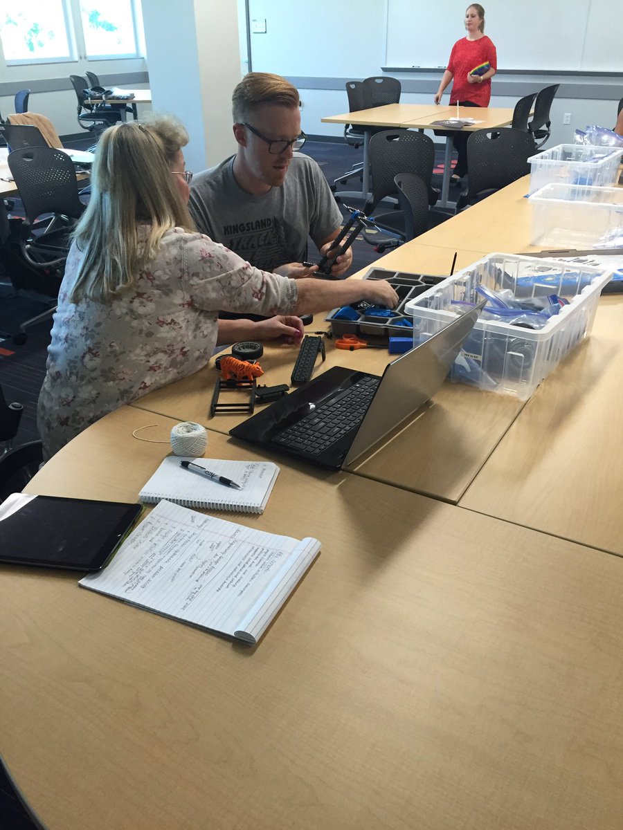 UIK12SchoolEng's tweet photo. @UIowaEngr @PLTWorg elementary #launch Lead Teacher Training @uiowa #gamechanger #STEMatIowa https://t.co/hSKESUExoN