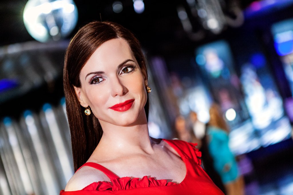 TussaudsUSA's tweet photo. Happy birthday to Sandra Bullock who turns 52 today (side note: how is that even possible?) #FlawlessAtFifty https://t.co/4P1mP5wsg2