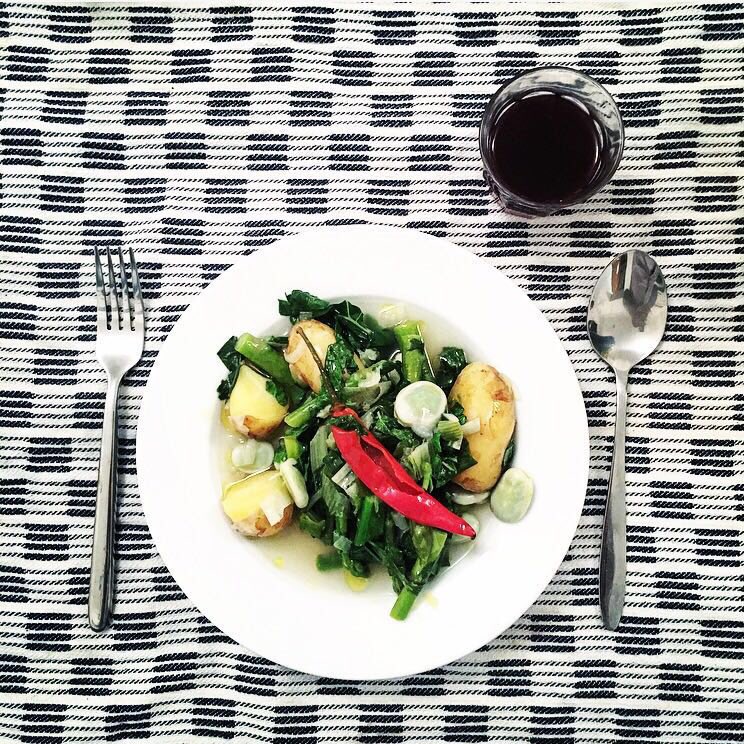 ChefTomHunt's tweet photo. Started with a pot of boiling water... dinner inspired by @tamareadler #AnEverLastingMeal #Roottofruiteating https://t.co/DZ1823mymF