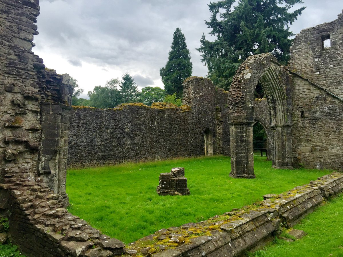 leftcheats's tweet photo. #inchmahome priory, well, the remains of.
#Scotland #800YearsOfHistory https://t.co/Syt75xQvfG