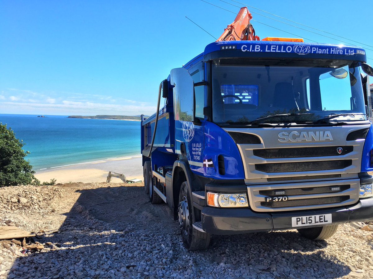 CIBLELLO's tweet photo. What a perfect day blue skies with a gorgeous blue @ScaniaUK @ScaniaGroup #ciblello #carbisbay #muckaway #truckpics https://t.co/mNJkakbFN1