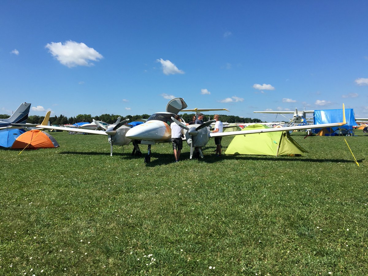 dieflugschule's tweet photo. DA42 OE-FJW @ #OSH16  
#Airventure2016 @EAA #dieflugschule #Diamond #Aircraft https://t.co/FmZhZ62F6z