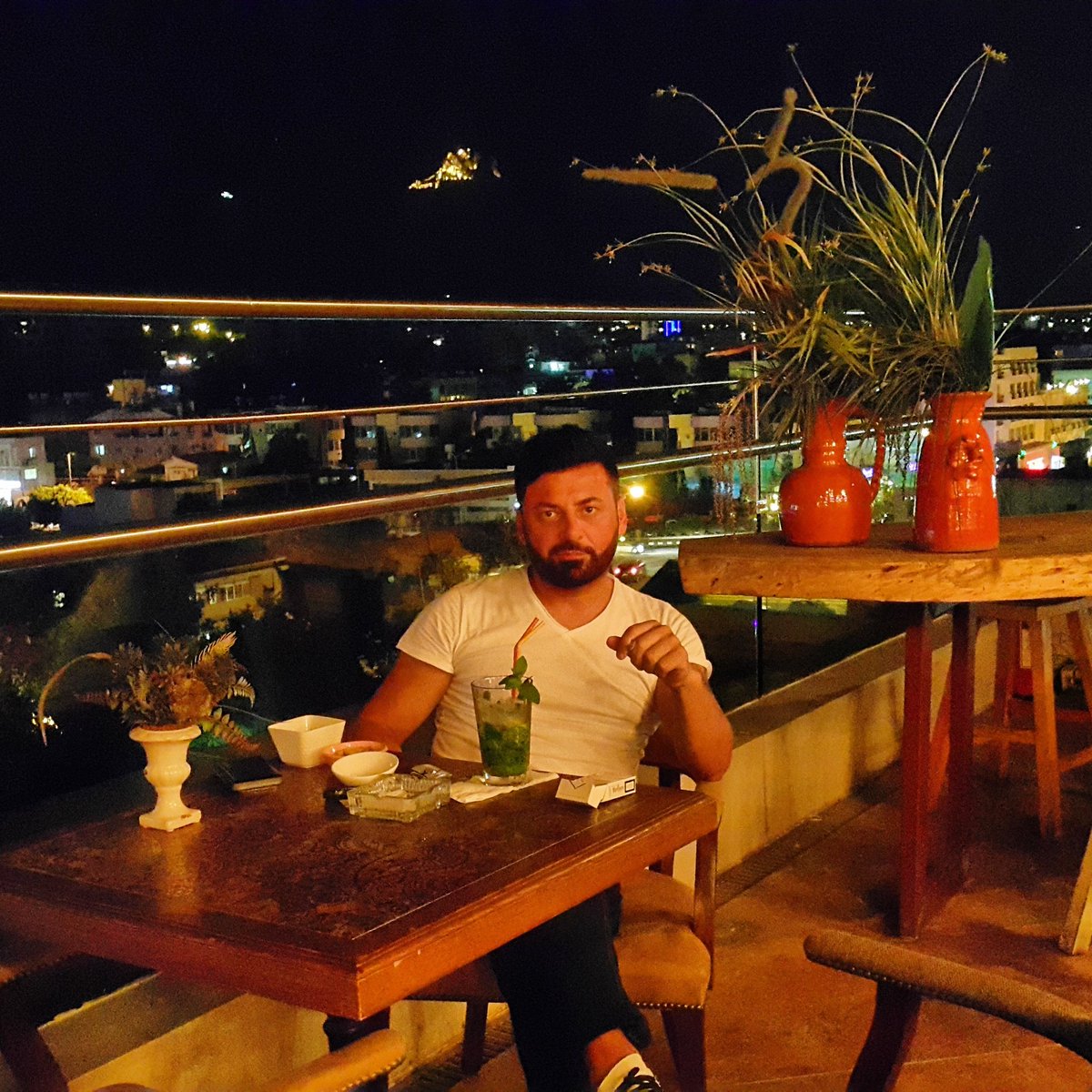 Can'ı sıkkın ve...