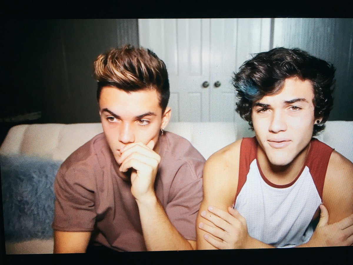 tildemollgren's tweet image. Omg their faces💙 never laughed so much before😂 #DolanTwinsNewVideo #trynottocringe @EthanDolan @GraysonDolan DM?😘😘