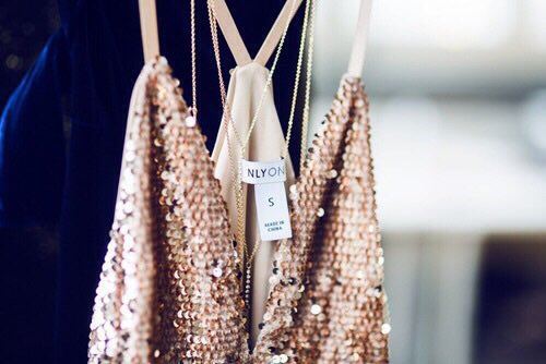 TheANNABABY's tweet photo. Golden
#twitterpack #pack #aesthetic #moodboard #Gold #balmain #BALMAINARMY #fashion #beauty https://t.co/gaDM3UR5jP
