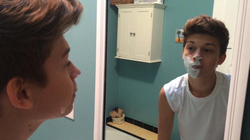 Trying out the new razor! Swag.