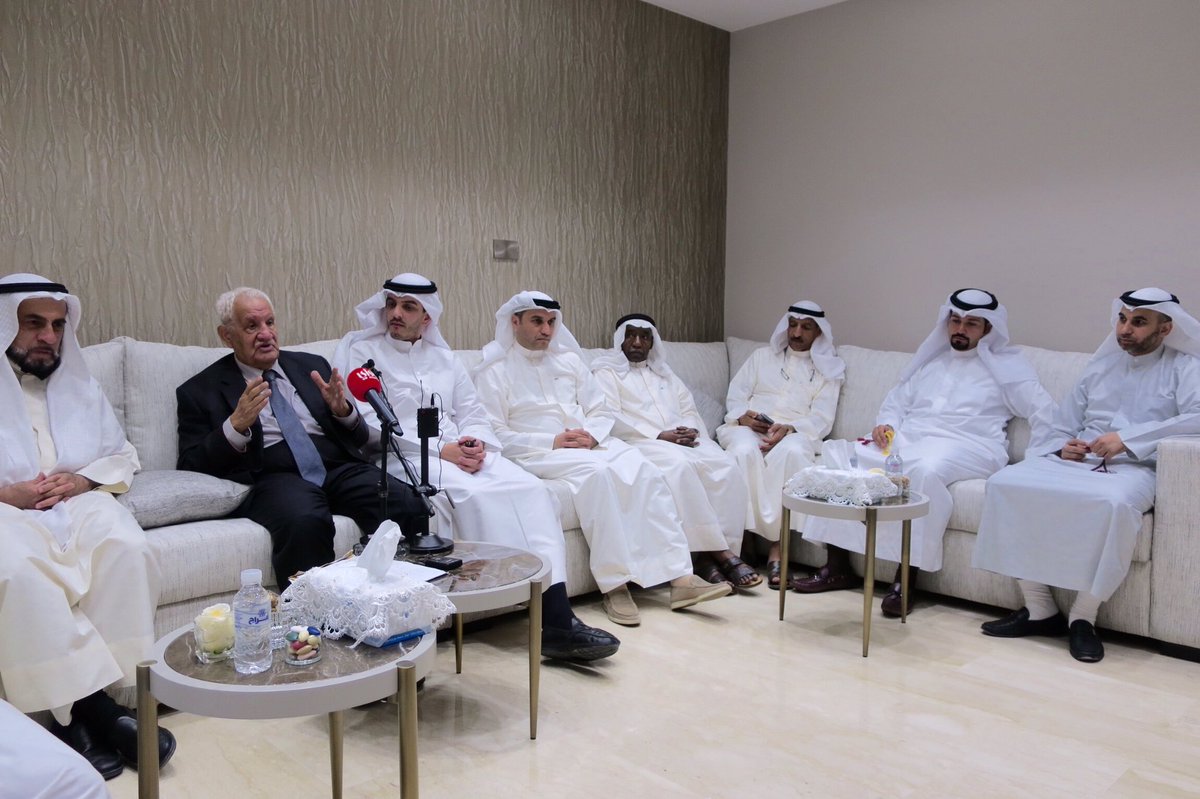7eyade_news's tweet photo. عبدالله الكندري .. عضو المجلس البلدي
يُقيم حفل تكريم للواء يوسف الأنصاري
مدير الاطفاء سابقاً
@abalkandari https://t.co/jEBxv1yvC2