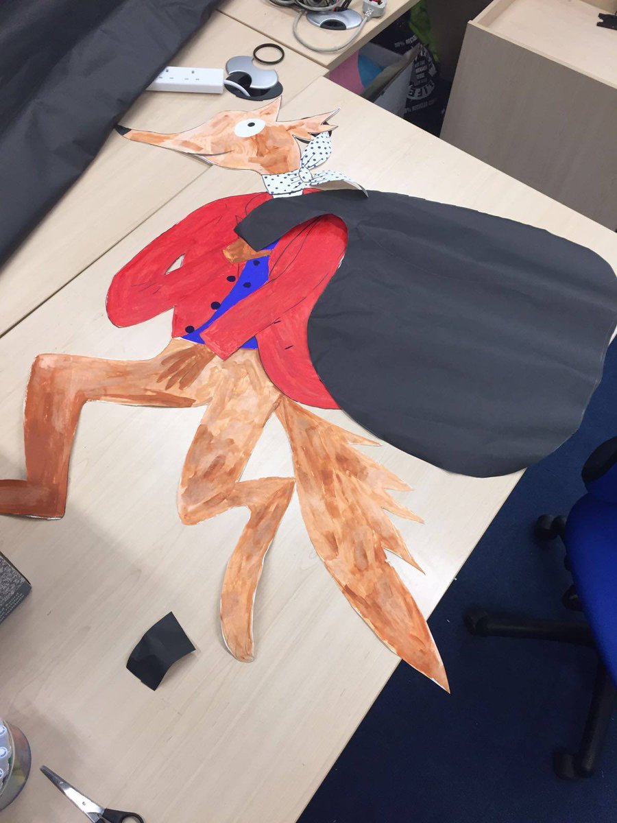 RBWM_Libraries's tweet photo. #FantasticMrFox is hurrying to #CookhamLibrary to avoid #boggisbunceandbean #oneshortonefatonelean #RoaldDahl https://t.co/H1DNfffh73