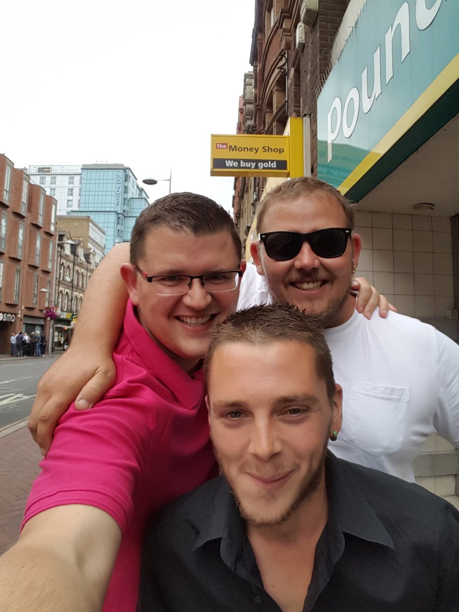 AntReading's tweet image. Outside Sub 89 waiting to see hayseed dixie can not wait!!!