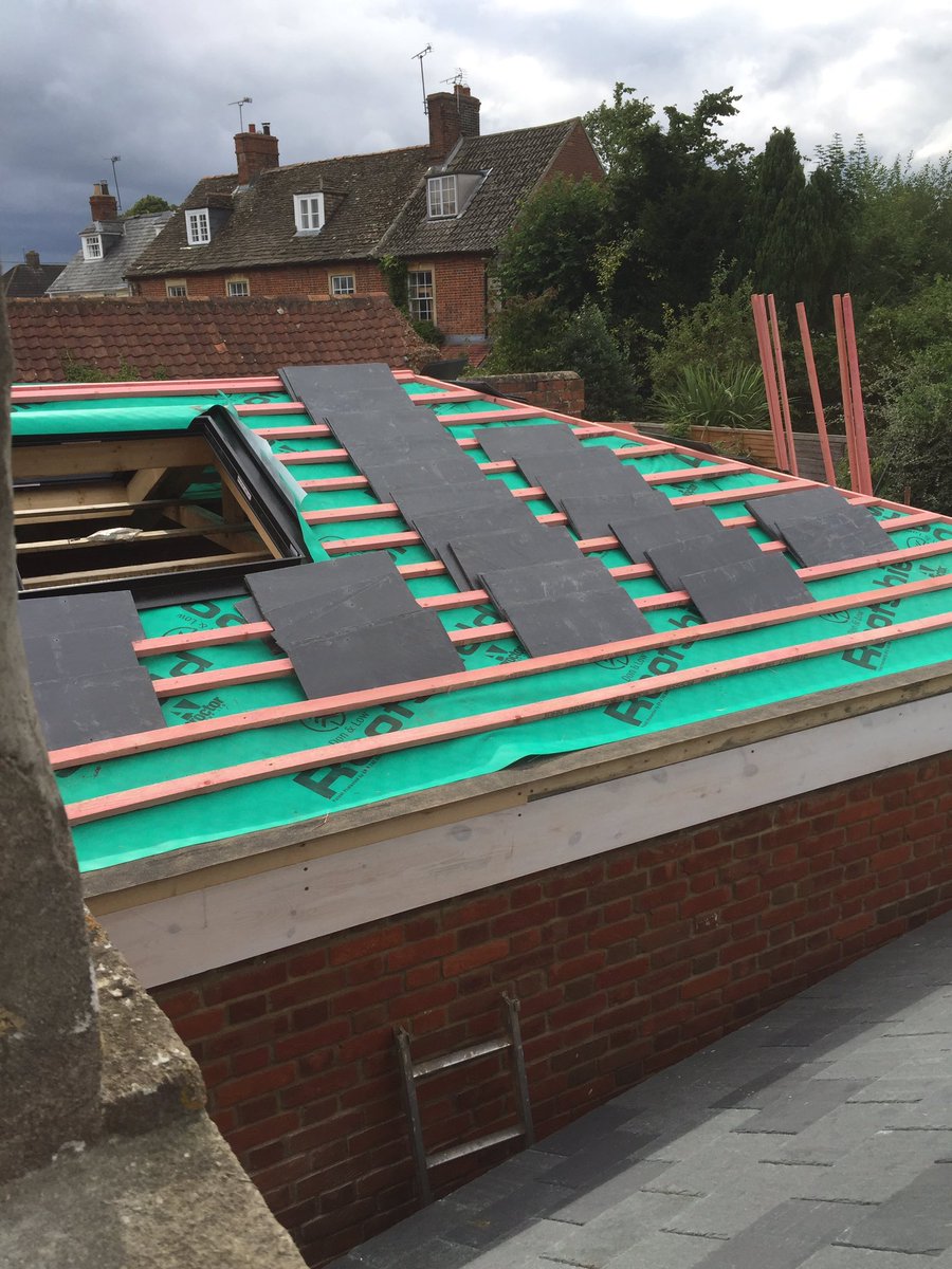 hattysc's tweet photo. Also, more batten (just one tricky bit left now) and next door has got felt & batten. #MuchProgress https://t.co/gTcZqf6LOI
