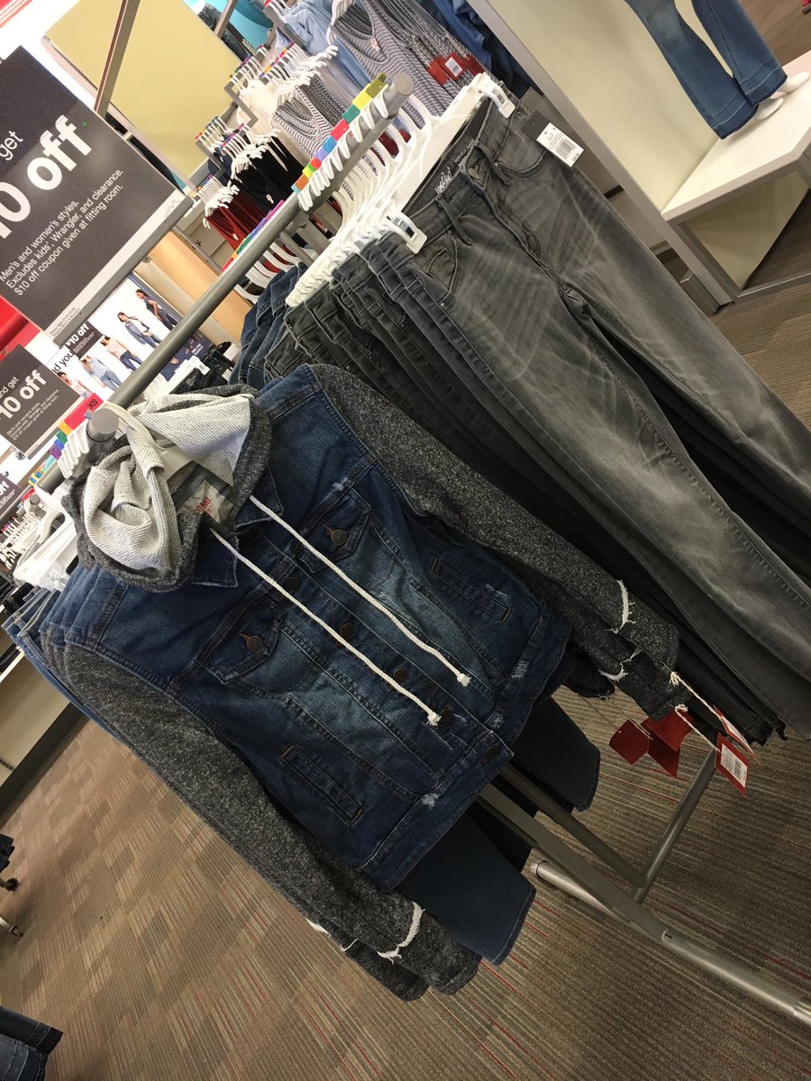 McClim1's tweet photo. T68 Rockin' Denim Event #TargetStyle #Target #DenimEvent  @breanne_moody @cjdoering @CristinErdman @JenieBrisson https://t.co/B81xz14DUf