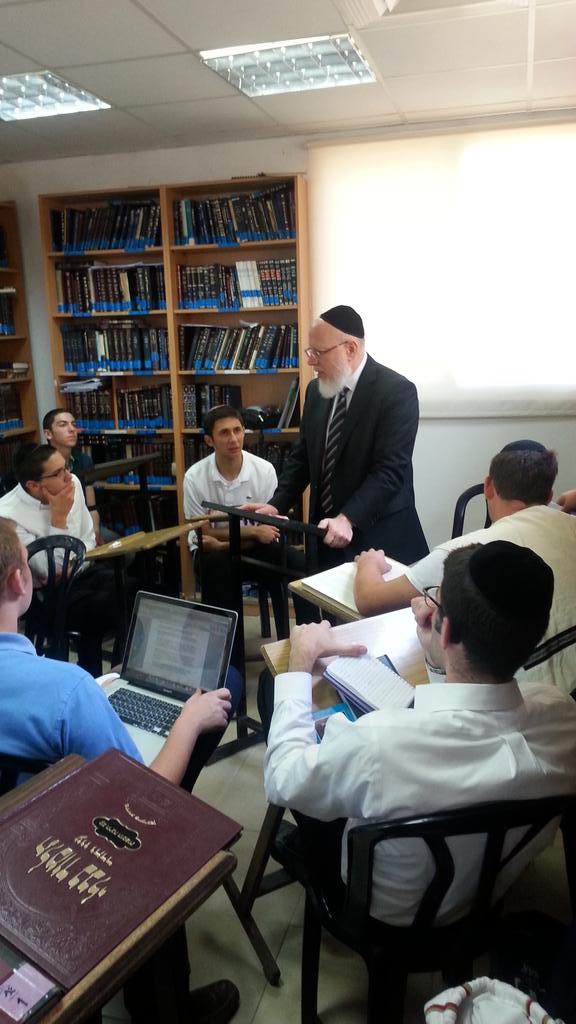 ncsykollel's tweet photo. Capping off an amazing day with Rav Yonason Sacks! @NCSYSummer #bestsummerever https://t.co/FUDDnYk4Ul