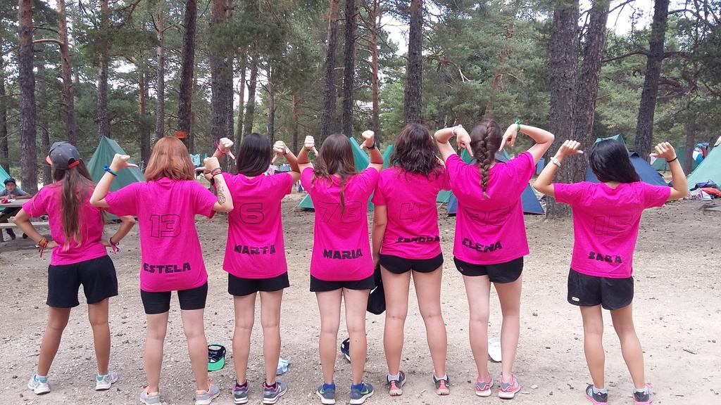 DonatCorda's tweet image. Tarde d torneos d voley, truc y parchís. Aqí el equipazo d 'Las Winnis', el eqipo  con más moral d tods.

#Monitoras