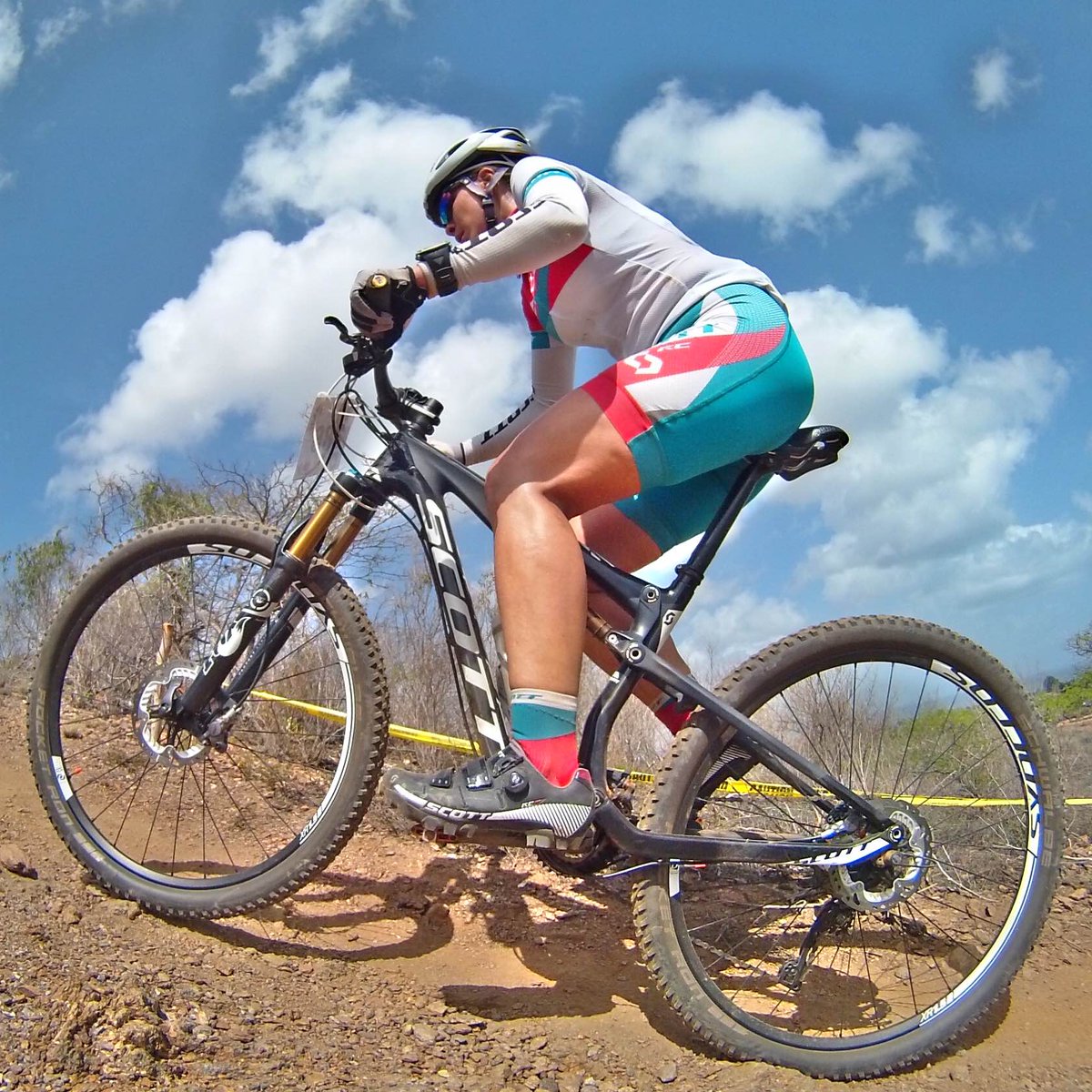 alexrincon01's tweet photo. La Venezolana Annabelle Guittard en ruta del éxito en ciclismo de montaña @AnnabelleG https://t.co/ZnEjdjxYoQ https://t.co/AkyJrW8hSR