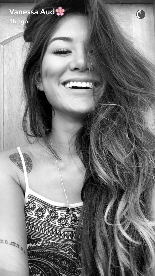 nobasicbitchs's tweet photo. Na vida eu só queria ser Vanessa aud @vanessa_aud https://t.co/yhqaPIvPGK