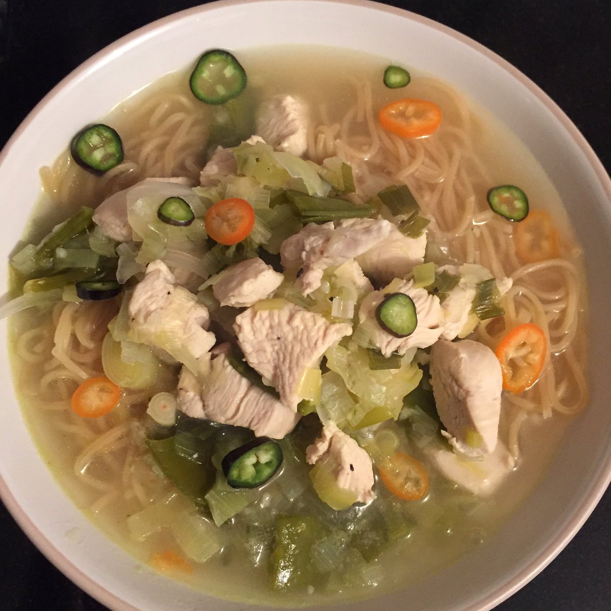 Happiness in a bowl 😍 recipe:
meonagoodday.com/blog/caz-s-chi…

#thaifood #health #diet #nutrition #soup #foodie #homecook