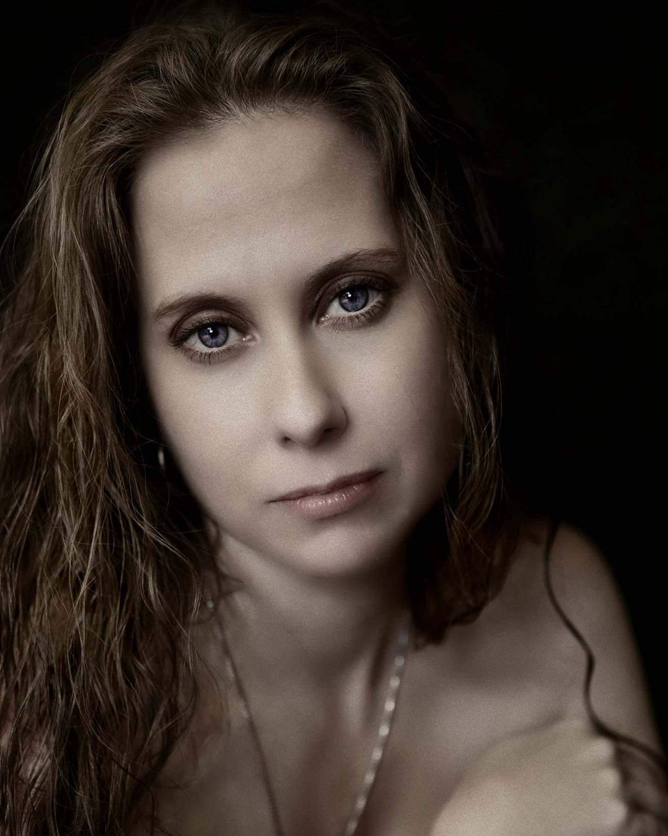Janetbgoode's tweet photo. #model #darkart #beauty #notjustaonetrickpony #art #pushthroughthepain #artimitateslife https://t.co/QMGukjgmYk