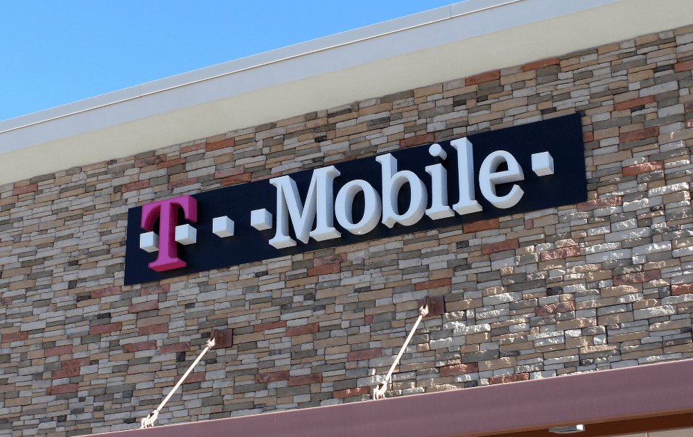 DigitalTrends's tweet photo. T-Mobile’s Binge On service now includes more than 100 streaming partners https://t.co/z6rBiLZ2HN https://t.co/6nZSltZeXj