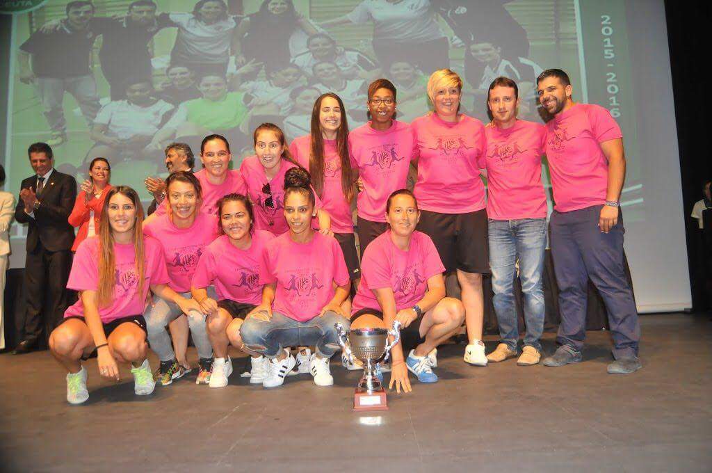 rayoceutafem's tweet photo. Fueron campeonas de liga, se pidió plaza en nacional y se concedió, a la @FedFutbolCeuta se les "olvido" mandar https://t.co/roxXkoIk6B